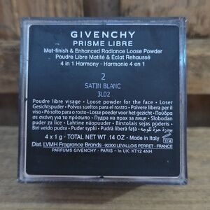Givenchy Prisme Libre Illuminating & Color Correcting Loose Powder-2 Satin Blanc